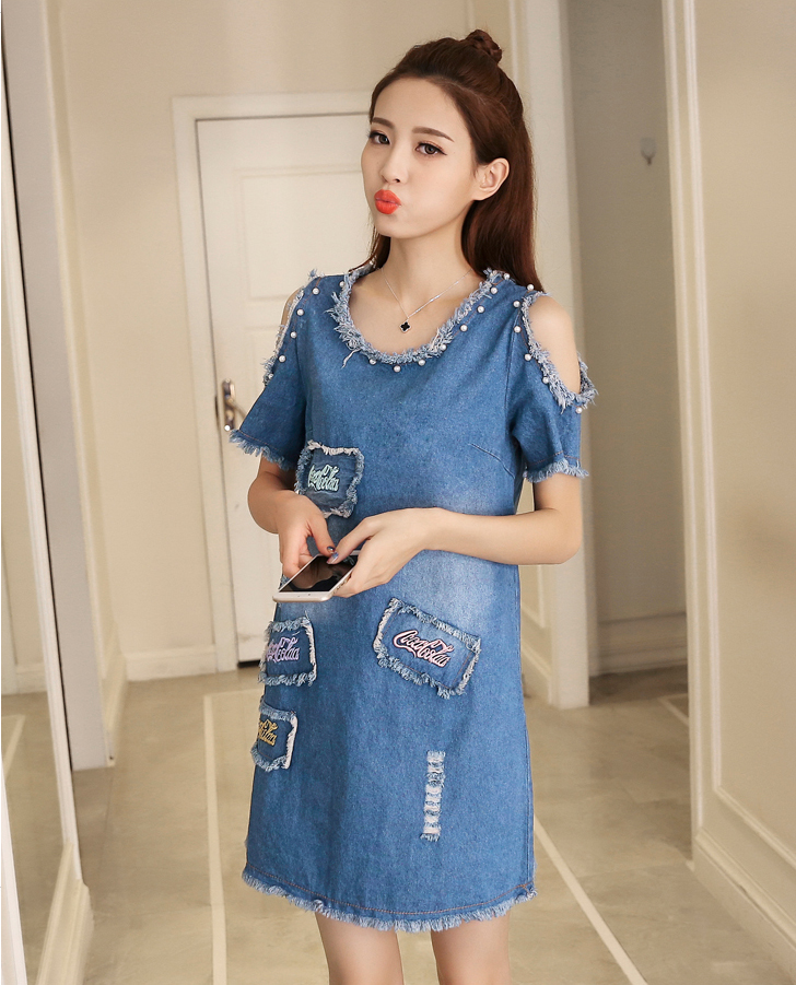 ĐẦM JEAN SUÔNG KHOÉT VAI THÊU CHỮ COCACOLA